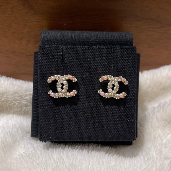SOLD Chanel 20K CC Earrings - Picture 1 of 4